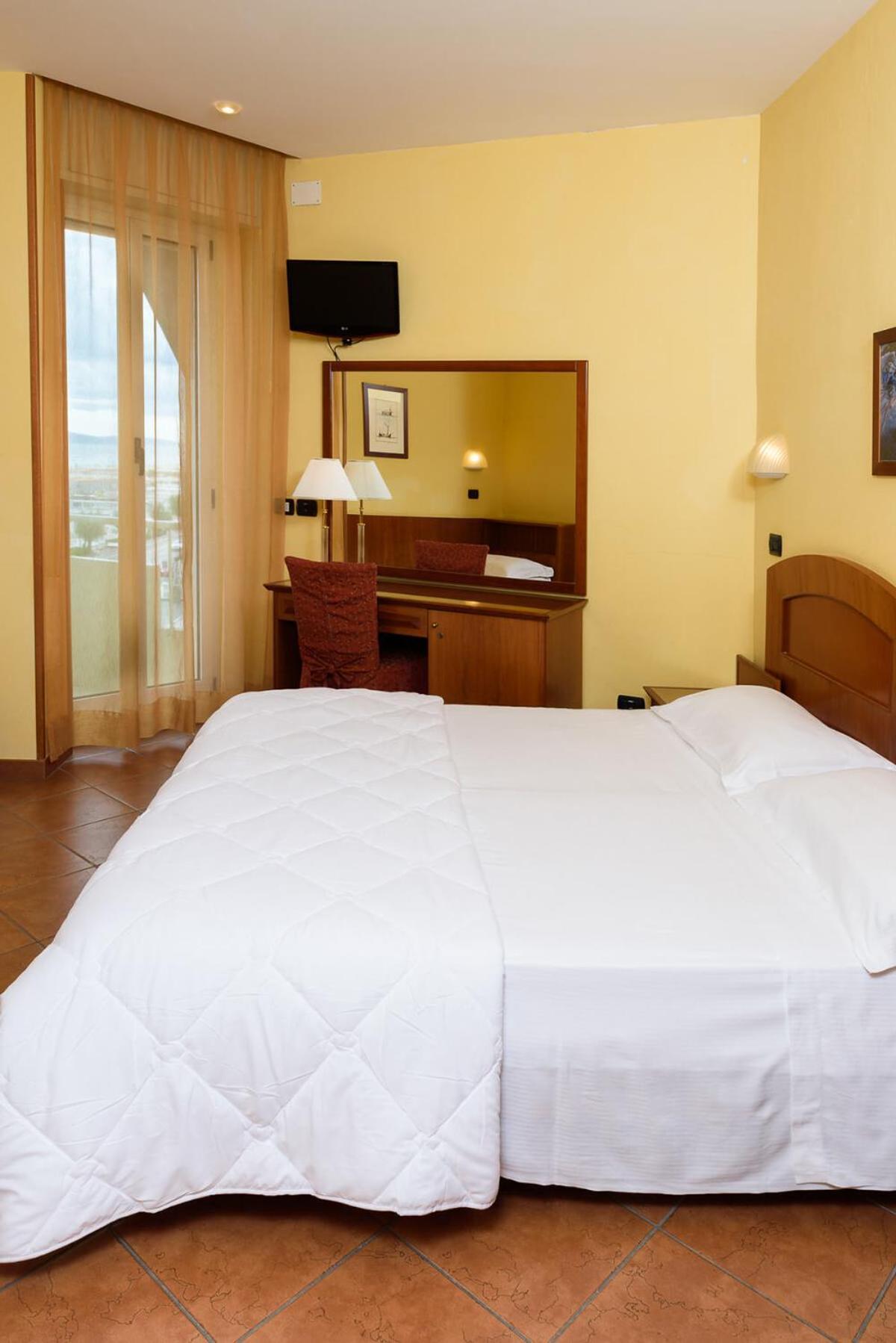 Hotel Audi Frontemare Римини Екстериор снимка